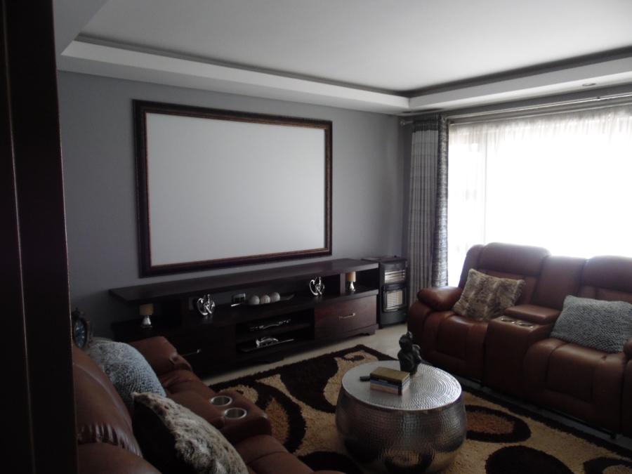 4 Bedroom Property for Sale in Flamingo Park Free State